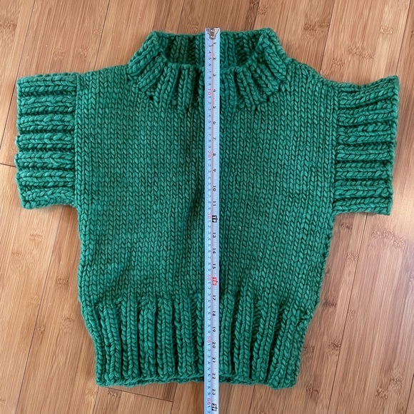 Chunky hand knit sweater. Never worn. - Picture 3 of 4